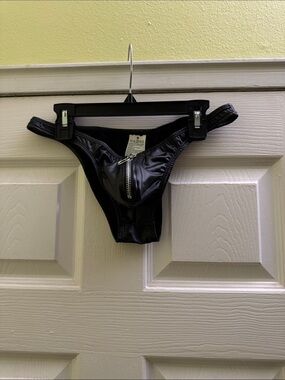 NWT MEN’s Faux Leather Zip-Front V-Shape Bikini Briefs size MEDIUM (28-30)